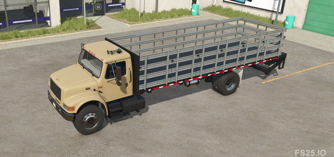 Photos of International 4900 Stakebed 2